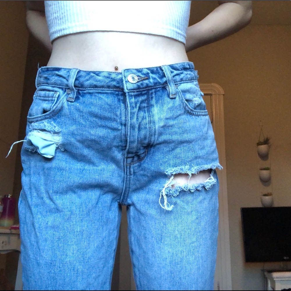 LIGHTWASH MOM JEANS